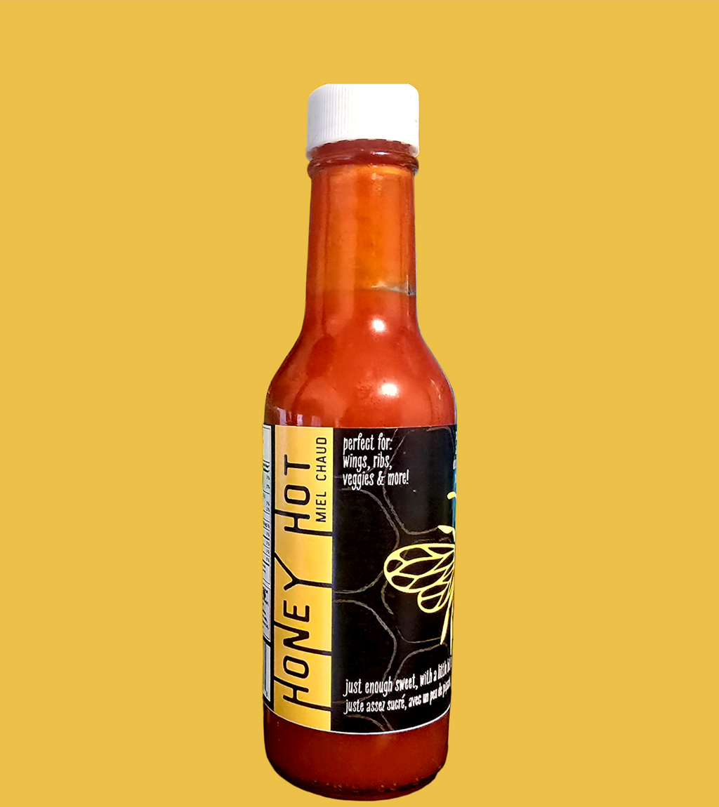 Wings: Toss your chicken wings in Honey Hot Sauce for a sweet and spicy buffalo-style treat! 🍗🔥
Marinades: Use as a marinade for chicken, pork, or shrimp to infuse your dishes with a balanced, smoky heat! 🍖🍤🌶️
Glazes: Brush onto grilled or roasted meats and vegetables for a caramelized, flavourful glaze! 🥩🥕
Dips: Mix with mayonnaise or sour cream for a zesty dip that pairs perfectly with fries, chips, or vegetable sticks! 🍟🥔🥒😋
Everyday Condiment: Drizzle over tacos, burgers, sandwiches, or salads